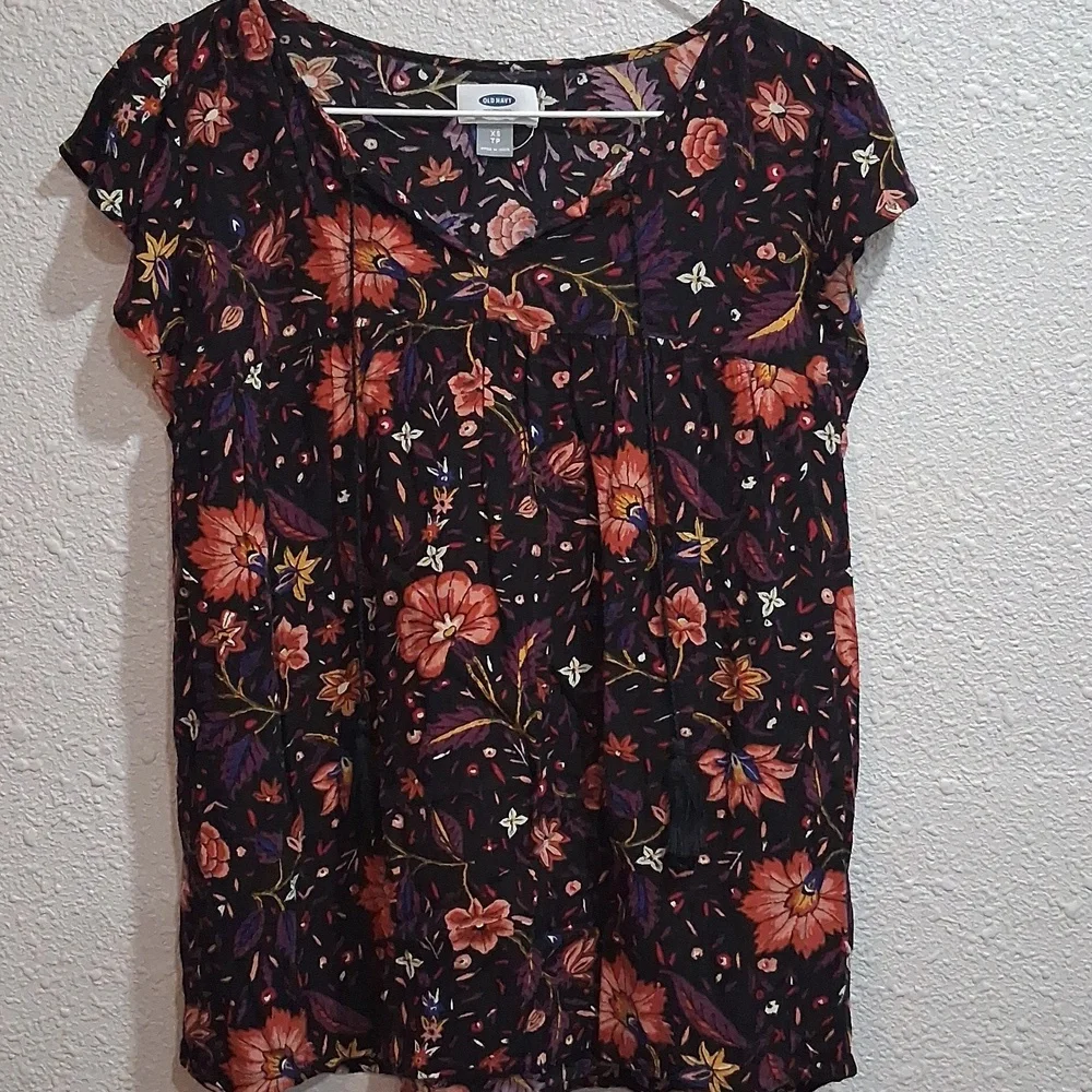 Old Navy Black and Red Floral Blouse,  Ladies X-Small Floral Peasant Blouse - Picture 5 of 5